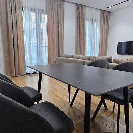 Free Parking Tirana Modern Escape Apartment ภายนอก รูปภาพ